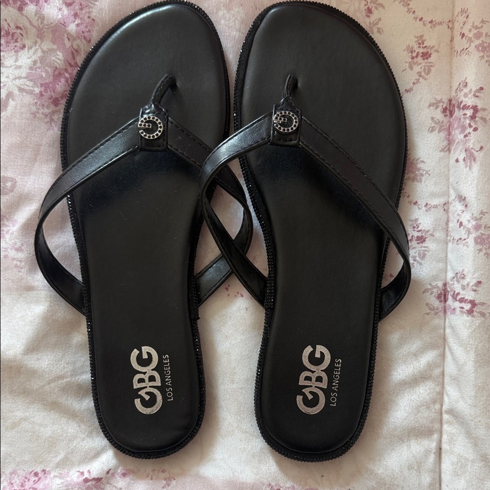 GBG Los Angeles Elegant Black Sandals